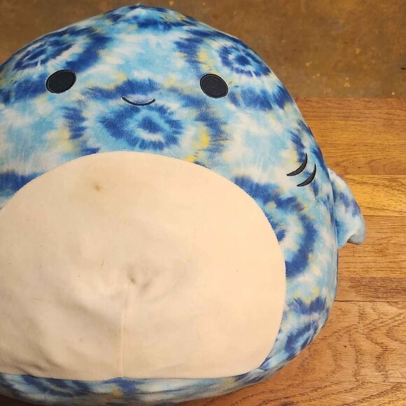 Luther The Shark SQUISHMALLOW - Picture 2 of 5